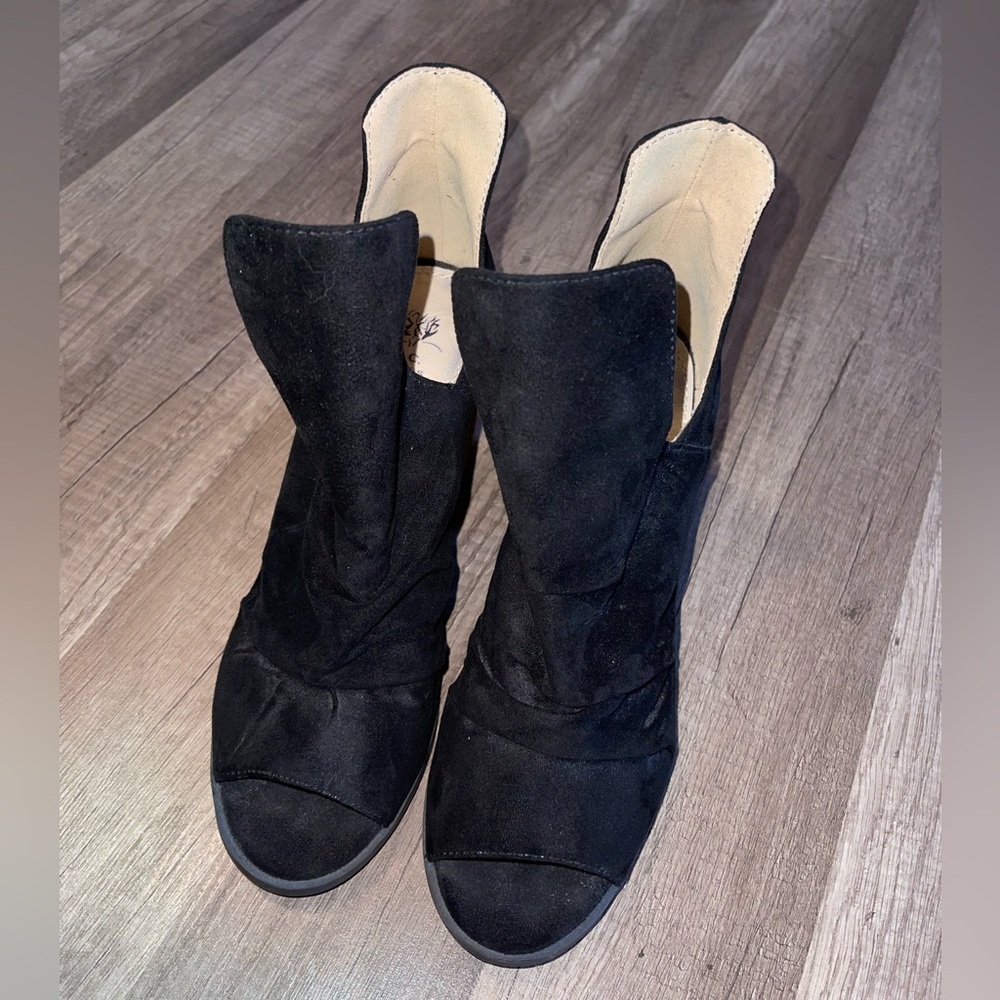 GC Shoes Black Womens Susan Faux-Suede Open-Toe Dressy Block Heels. Size 9.5